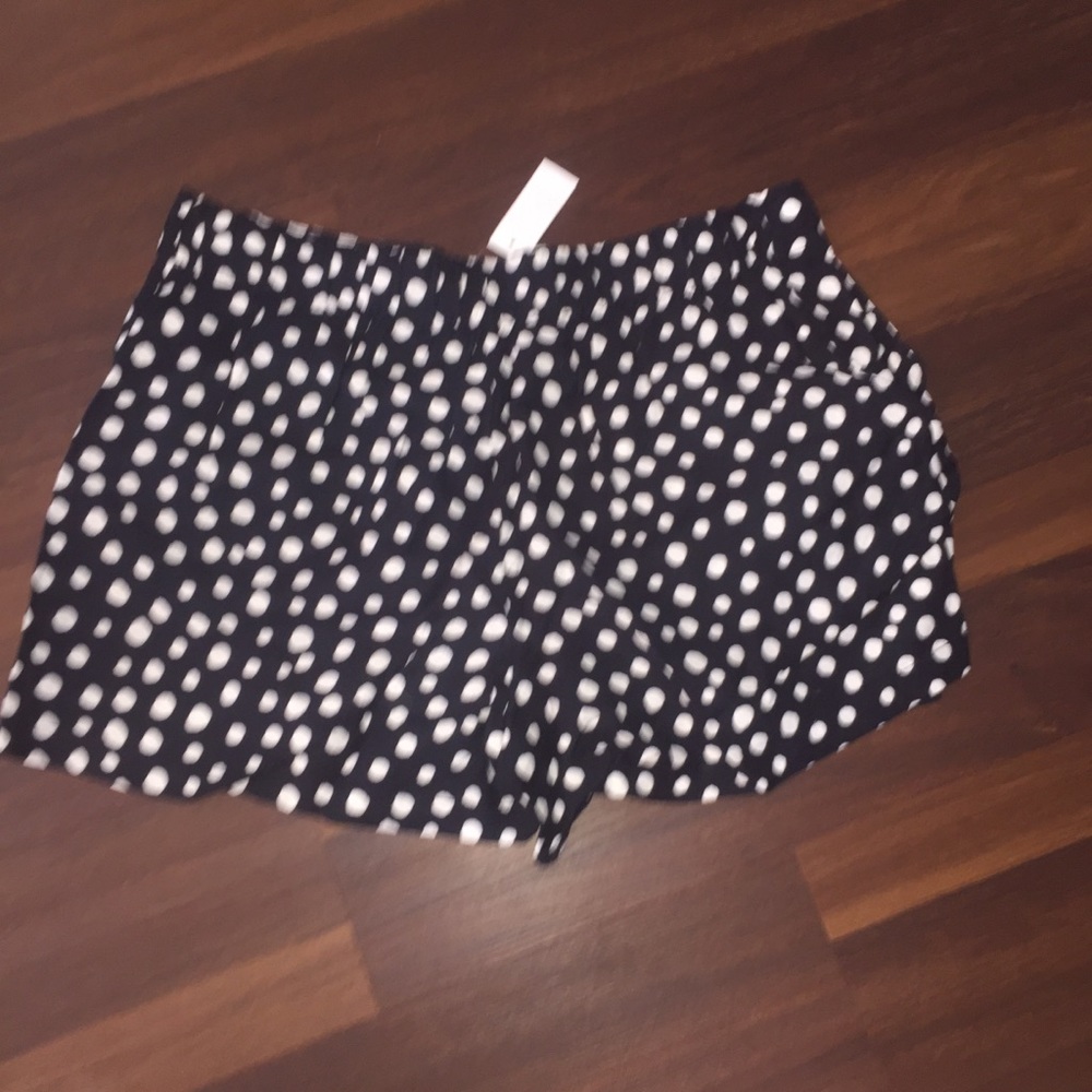 Pleated Pull On Shorts In Zoo Dot - Picture 2 of 5